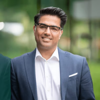 ヴィクラム・モギル